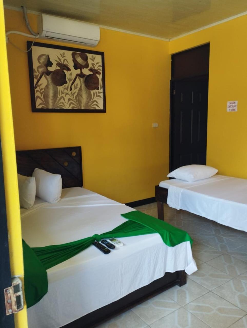 Cabinas Hukats Secret Jungle Puerto Viejo de Talamanca Extérieur photo