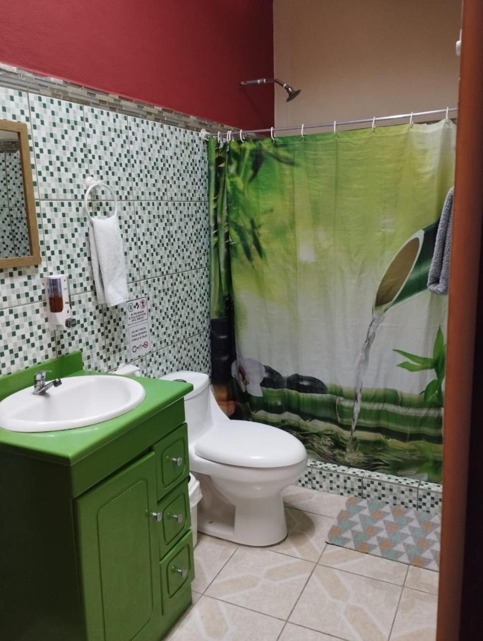 Cabinas Hukats Secret Jungle Puerto Viejo de Talamanca Extérieur photo